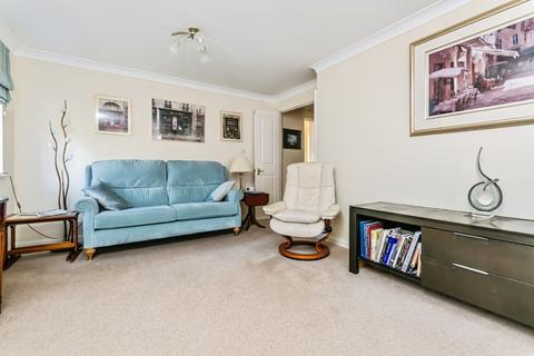 2 bedroom flat for sale, Eothen Close, Caterham, Surrey, ., CR3