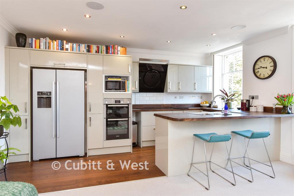 Kitchen/ Living Room