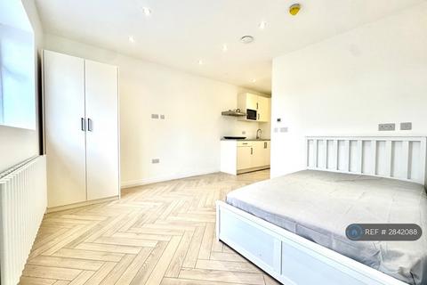 Studio to rent, Streatfield Road, Harrow, HA3