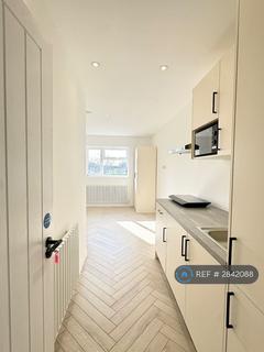 Studio to rent, Streatfield Road, Harrow, HA3