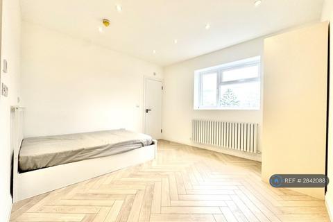 Studio to rent, Streatfield Road, Harrow, HA3