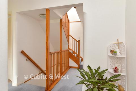 4 bedroom semi-detached house for sale, Falmer Gardens, Brighton BN2