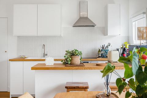 2 bedroom flat to rent, 33 Sinclair Gardens, London W14