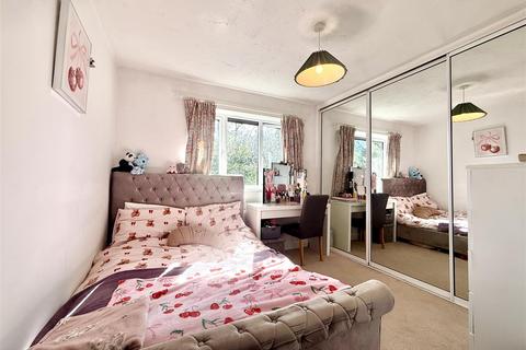 undefined, Campbell Close, Hampshire GU46