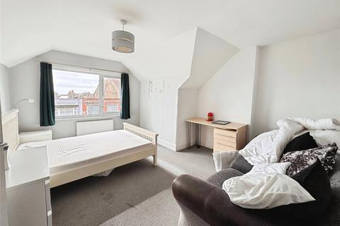 3 bedroom maisonette to rent, Torquay Road, Devon TQ3
