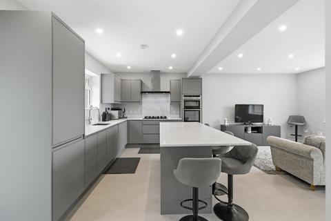 3 bedroom end of terrace house for sale, Prestwick Road, Watford WD19