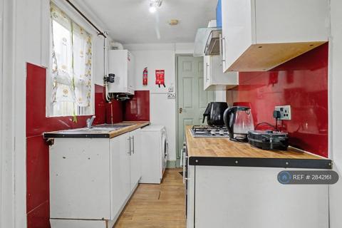3 bedroom terraced house to rent, Constitution Road, Med, ME5