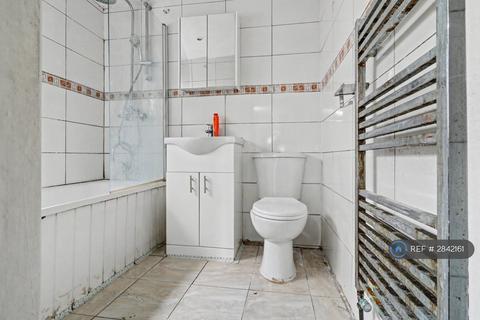 3 bedroom terraced house to rent, Constitution Road, Med, ME5