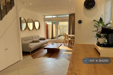 2 bedroom maisonette to rent, Cedars Road, London, SW4