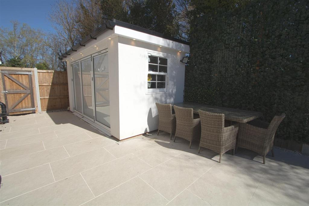 Detached games room / utility