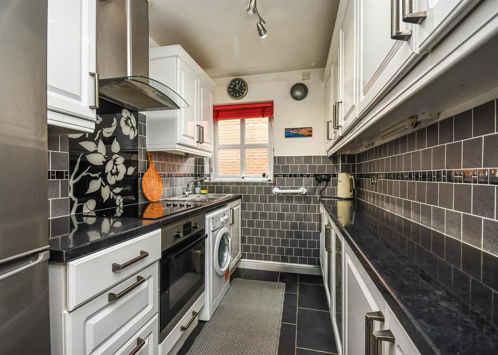 Flat 3 Maypole Court-4.jpg