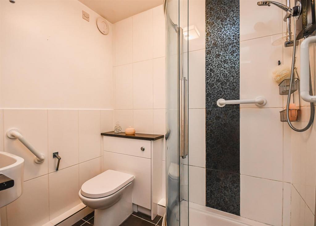 Flat 3 Maypole Court-2-2.jpg