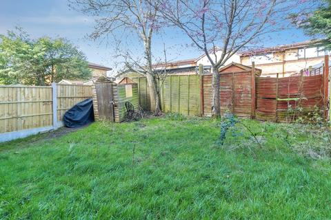 2 bedroom flat for sale, Mayer Gardens, Shenley Lodge, Milton Keynes, Buckinghamshire, MK5