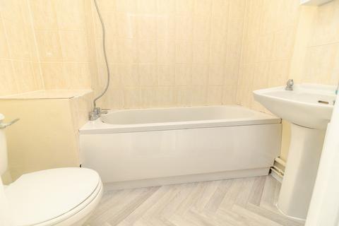 2 bedroom flat for sale, Mayer Gardens, Shenley Lodge, Milton Keynes, Buckinghamshire, MK5
