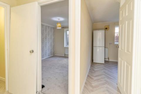 2 bedroom flat for sale, Mayer Gardens, Shenley Lodge, Milton Keynes, Buckinghamshire, MK5