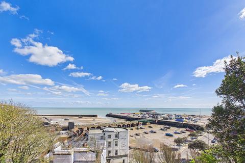 2 bedroom apartment for sale, The Parade, Kent CT20