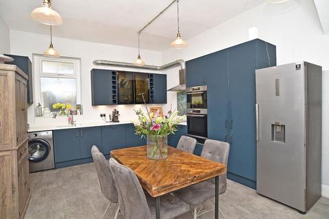 undefined, Langcliffe Avenue, Harrogate, HG2
