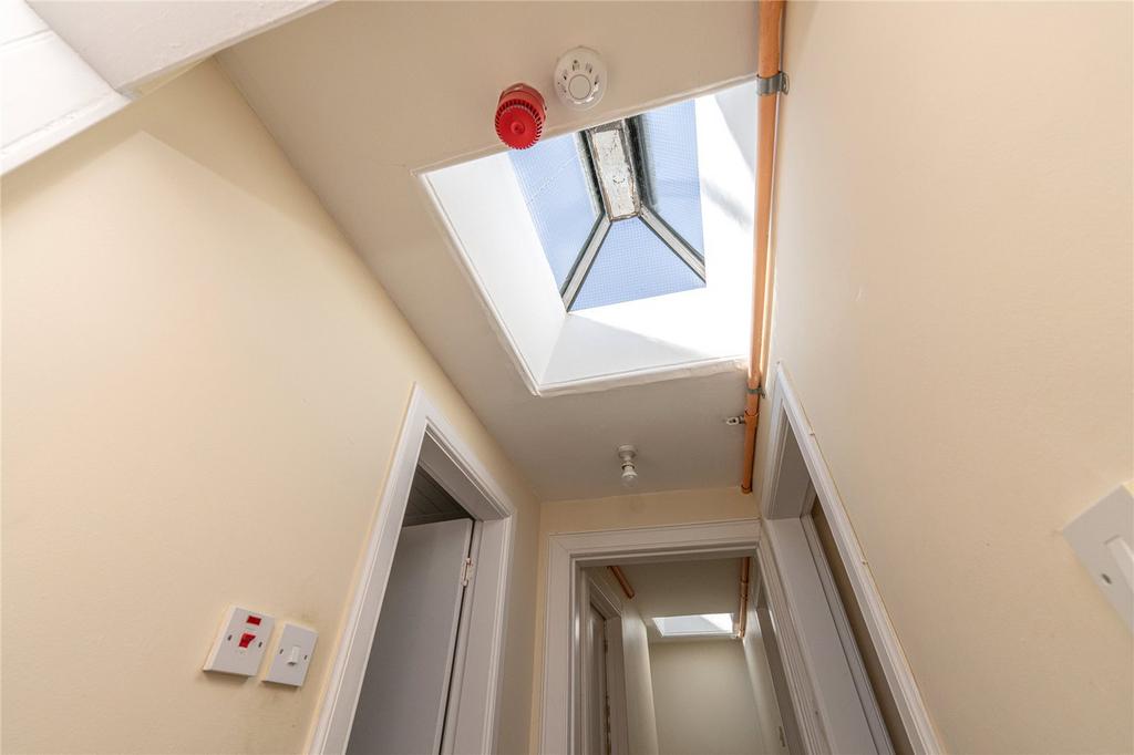Hall Alt