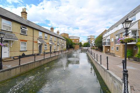 4 bedroom end of terrace house for sale, Albert Mews, Limehouse, E14
