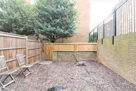 4 bedroom end of terrace house for sale, Albert Mews, Limehouse, E14