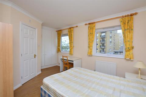 4 bedroom end of terrace house for sale, Albert Mews, Limehouse, E14