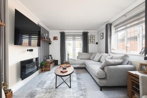 4 bedroom semi-detached house for sale, Steeds Lane, Kingsnorth