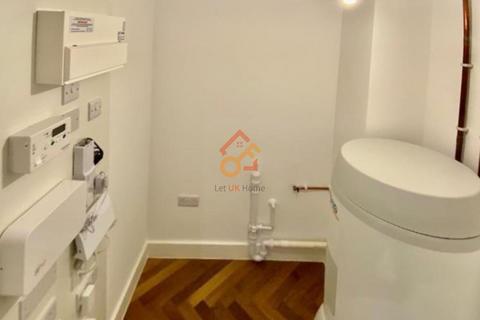 3 bedroom flat to rent, South Tower, Deansgate Square, 9 Owen Street, Manchester M15