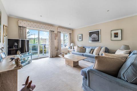 4 bedroom end of terrace house for sale, Wraysbury Gardens, Staines-upon-Thames, TW18