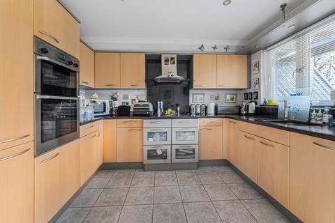 4 bedroom end of terrace house for sale, Wraysbury Gardens, Staines-upon-Thames, TW18