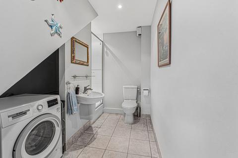 4 bedroom end of terrace house for sale, Wraysbury Gardens, Staines-upon-Thames, TW18