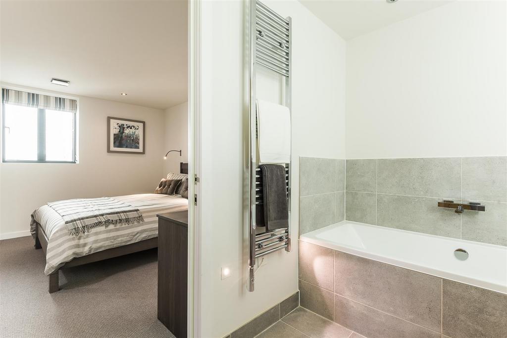 8236576-interior19-max.jpg