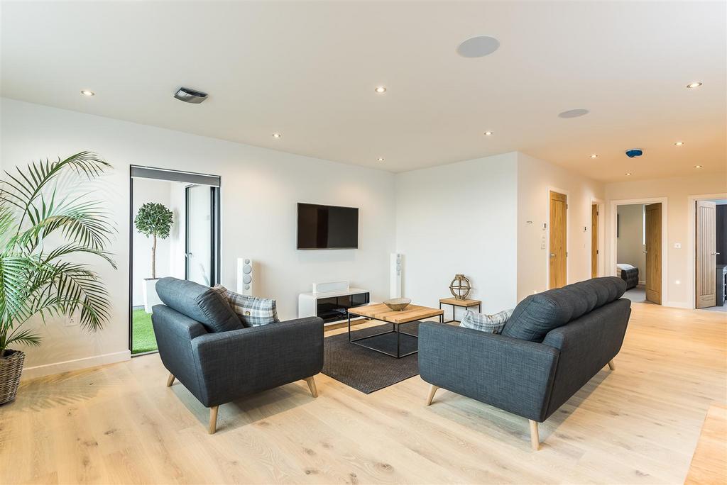 8236576-interior05-max.jpg