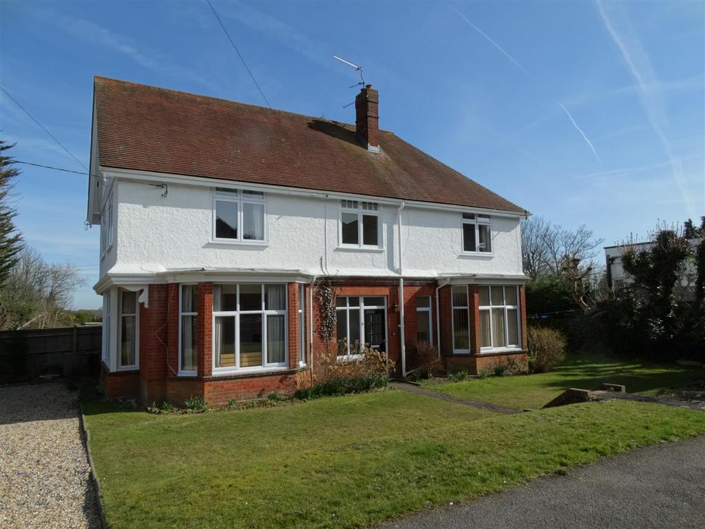 Parkfield, Oakwood Road, Burgess Hill 3 bed flat £995 pcm (£230 pw)