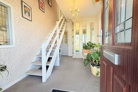 2 bedroom semi-detached bungalow for sale, Grosvenor Crescent, Hyde, SK14 5AN