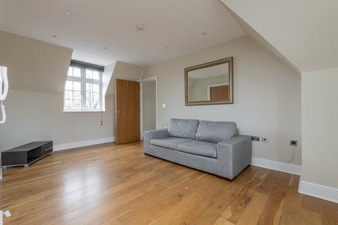 2 bedroom apartment to rent, Augustus Road, SW19