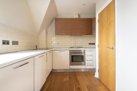 2 bedroom apartment to rent, Augustus Road, SW19