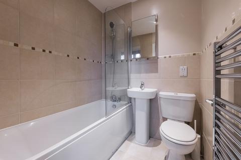 2 bedroom apartment to rent, Augustus Road, SW19