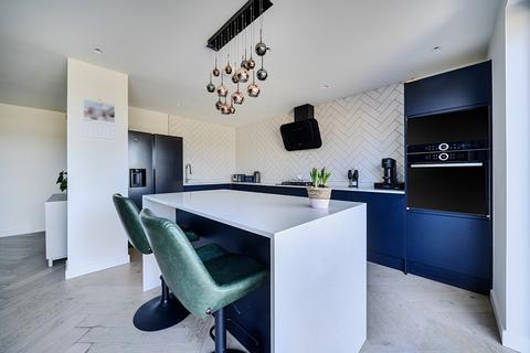 5 bedroom end of terrace house for sale, Rowley Avenue, Sidcup, Kent, DA15
