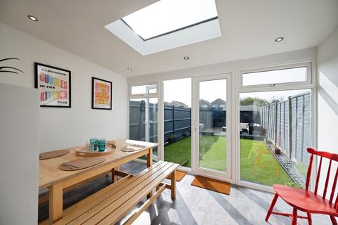 5 bedroom terraced house for sale, Sidlesham Close, Hayling Island, Hampshire, PO11