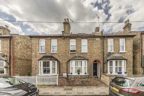 3 bedroom terraced house to rent, Talbot Road, Twickenham TW2