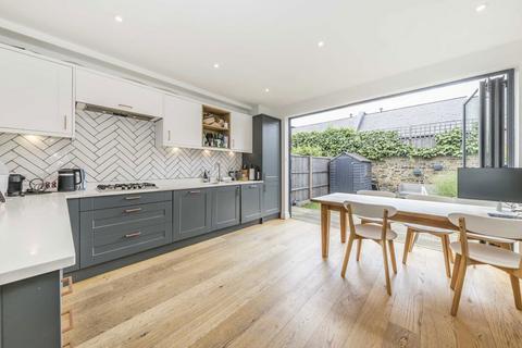 3 bedroom terraced house to rent, Talbot Road, Twickenham TW2