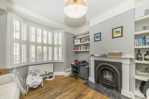 3 bedroom terraced house to rent, Talbot Road, Twickenham TW2