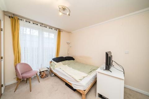 undefined, Twickenham Road, Old Isleworth TW7