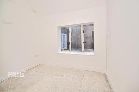 3 bedroom flat to rent, Pyle Street Newport PO30