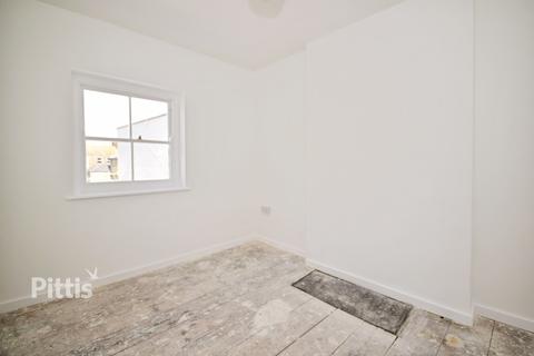 3 bedroom flat to rent, Pyle Street Newport PO30