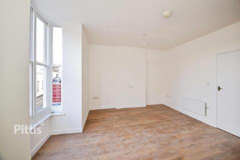 3 bedroom flat to rent, Pyle Street Newport PO30