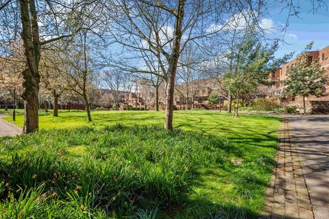 1 bedroom flat to rent, Lily Close, St Pauls Court, London, W14