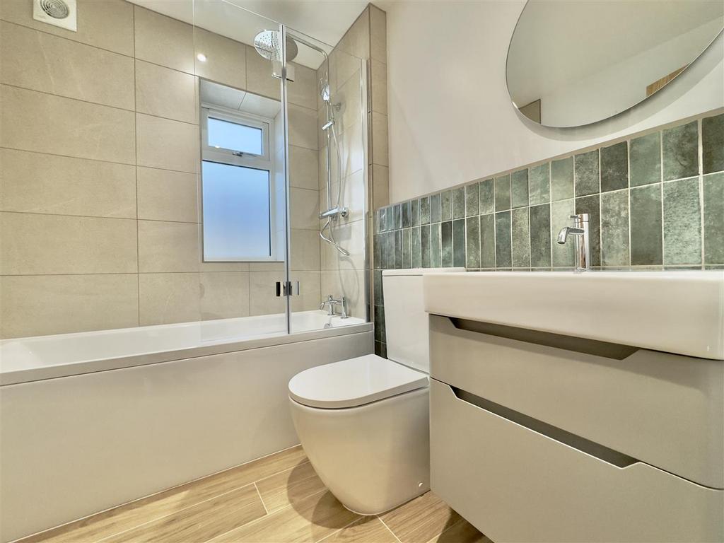 13 - Family Bathroom.jpeg