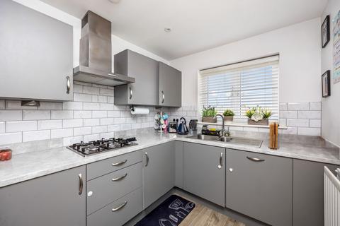 3 bedroom semi-detached house for sale, Illett Way, Faygate, RH12