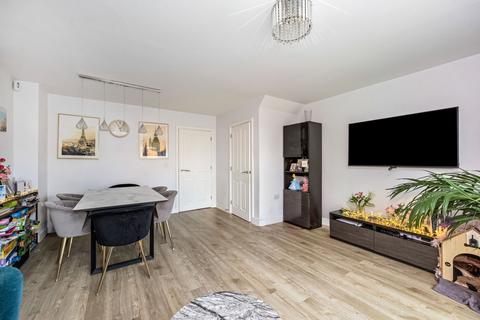 3 bedroom semi-detached house for sale, Illett Way, Faygate, RH12